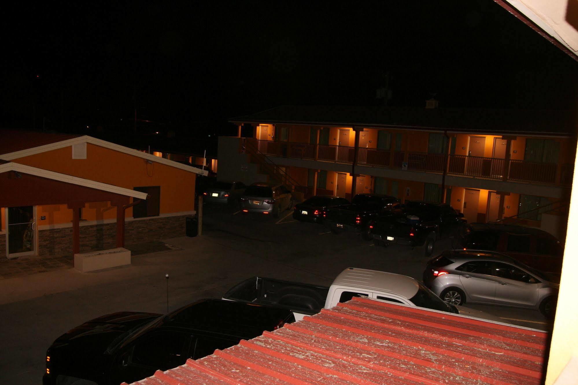 Budget Inn Artesia Bagian luar foto